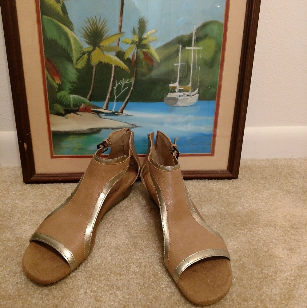 Comfortable Wedged Sandals